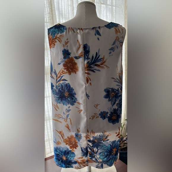 Maurices White Floral Tank with Blue and Brown Flowers - Picture 2 of 3